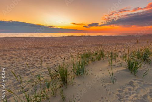 Krajobraz morski, zachód słońca na plaży