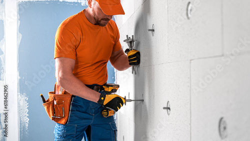 nserting a dowel for thermal insulation to the drilling hole in the mineral insulation board.