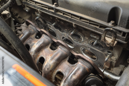 Installation of a new manifold gasket for a passenger car, after-sales service of the engine