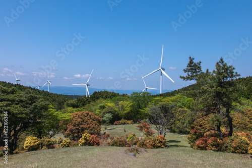 三重県 青山高原の壮大な風車