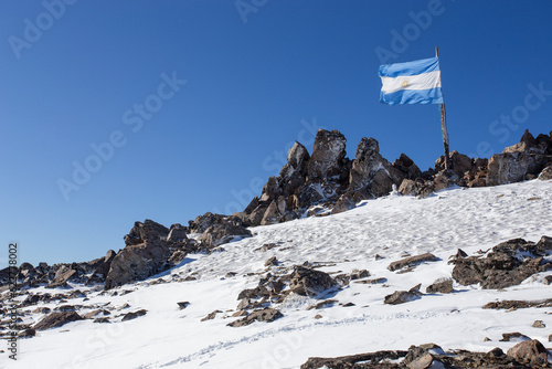 La bandera Argentina en el Cerro Catedral