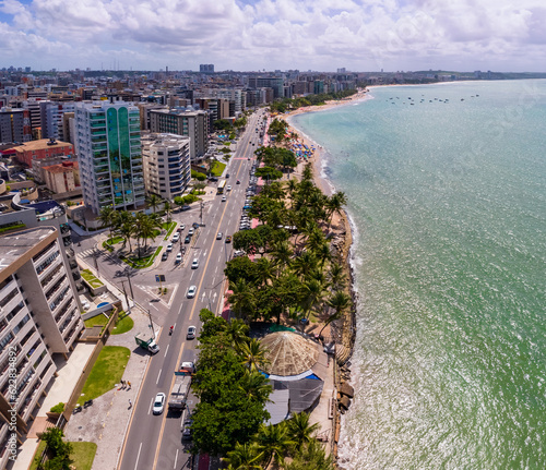 Foto aérea da praia de Ponta Verde em direção a Jatiúca em Maceió, Alagoas, Nordeste do Brasil