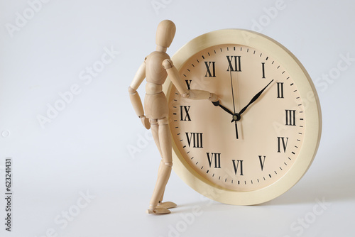 The wooden man turns the clock back