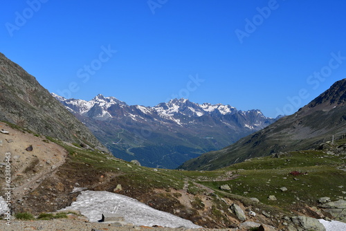 Schöne Landschaft mit Bergen am Timmelsjoch der Grenze zwischen Austria und Italien 
