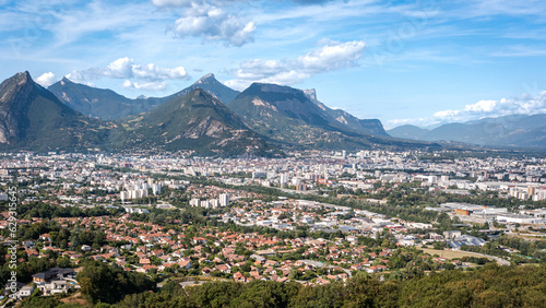 Agglomération de Grenoble dans les alpes en France