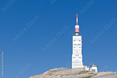 sommet du Mont Ventoux et vue sur la tour météo (Vaucluse) 