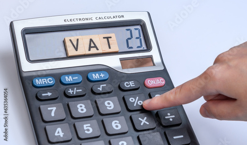 Kalkulator podatek VAT 23%