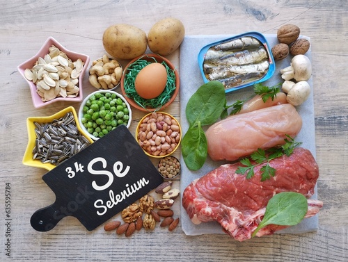 Food rich in selenium with the symbol Se and atomic number 34 for the chemical element selenium. Natural healthy sources of selenium. Spinach, red meat, egg, mushroom, bean, chicken, seeds, nuts