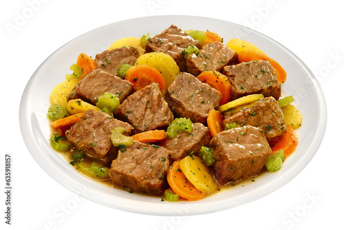 prato com pedaços de carne refogado com batata, cenoura e mandioquinha isolado em fundo transparente - picadinho de carne bovina