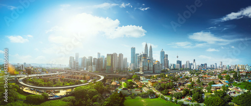 Panorama pejzażu miejskiego widok po środku Kuala Lumpur centrum miasta, dnia czas, Malezja.