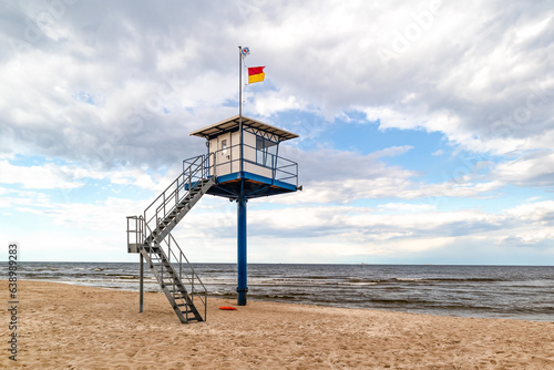 Lifeguard tower on the beach of Baltic sea in , Germany Wieża ratownika na plaży Morza Bałtyckiego w Niemczech