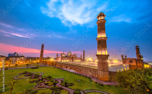  Badshahi Mosque is an iconic Mughal-era congregational mosque in Lahore, Pakistan. 