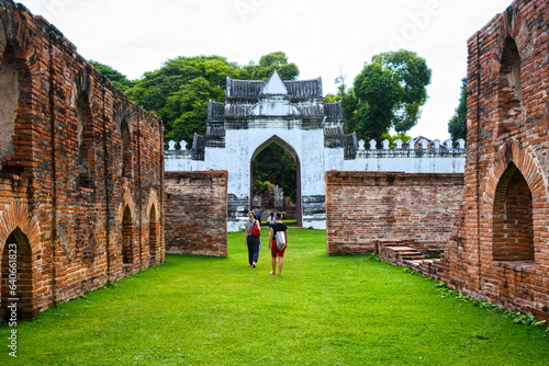 Phra Narai Ratchaniwet Located in Tambon Tha Hin Mueang Lop Buri District Lopburi Province It is a palace built by King Narai the Great in 1666.