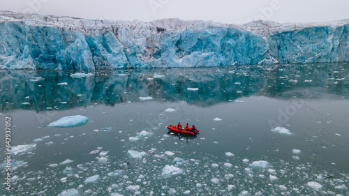 sience, glacier, ship, boat, ocean, arctic, Spitsbergen, Svalbard, Hans Glacier
