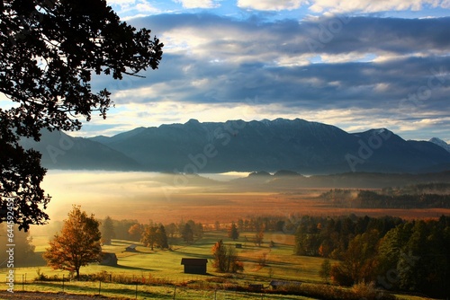 Herbstnebel über dem Murnauer Moos