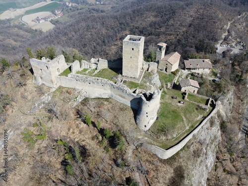 Vista aerea del castello di Carpineti, è un castello medievale che fu di proprietà della contessa Matilde di Canossa - Reggio Emilia