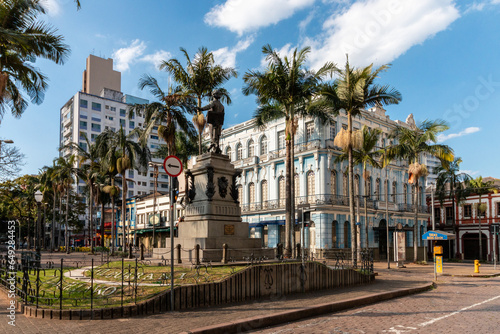 Centro de Campinas e monumento à Carlos Gomes.