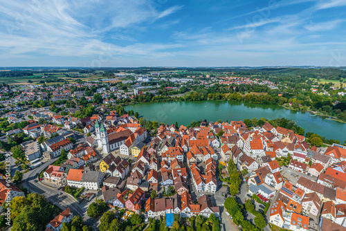 Idyllischer Blick auf die Altstadt von Bad Waldsee in Oberschwaben aus der Luft
