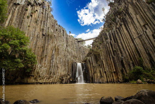 Cascada en primas basálticos