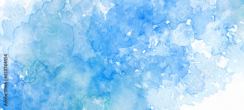 コピースペースのある冬をイメージした青色の水彩背景 背景イラスト テクスチャ素材