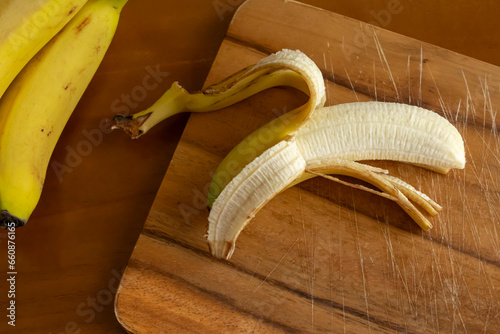 剥いたバナナ