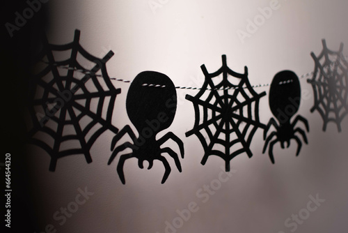 Girlanda z pająkiem i pajęczyną z okazji Halloween | Garland with a spider and cobweb for Halloween