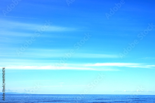 青空と青い海