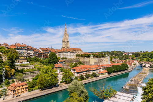 Vue sur Berne et la Collégiale Saint-Vincent en Suisse