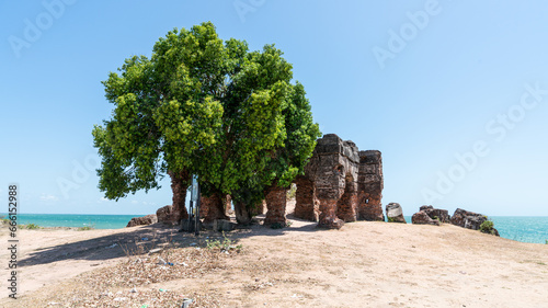Ruins of the "Pearl Fishery Bungalow".Sri Lanka