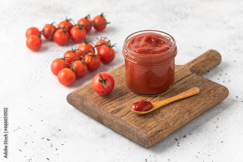 Ketchup, tomato paste, tomato sauce