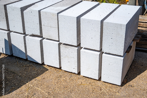 Storage of aerated concrete blocks. Laying aerated concrete blocks. Construction of aerated concrete blocks, bricks.