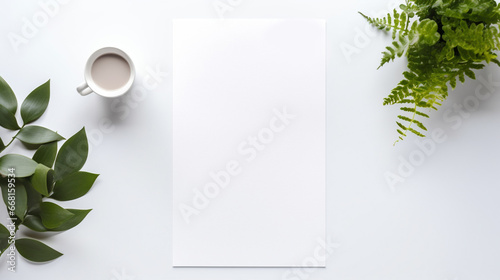 Biała kartka na biurku z kawą w biurze