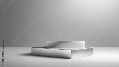 Podio rettangolare in argento per presentazione prodotti, sfondo grigio