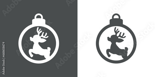 Tiempo de Navidad. Logo con silueta de bola de navidad con joven reno Rudolph o cervatillo saltando o volando para su uso en invitaciones y felicitaciones