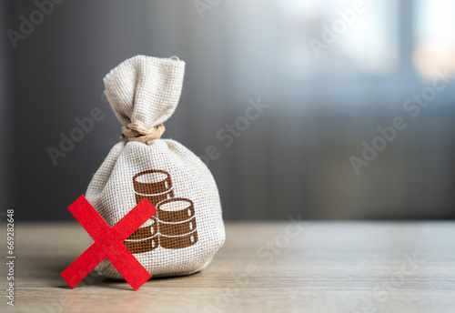 Money bag and red X. Refusal to pay. Frozen assets. Insufficient funds. Prohibition on payment. Prohibition on payments. Diversification foreign currencies exchange reserves.