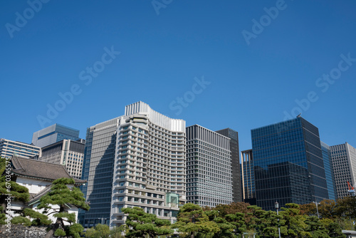 東京 大手町・丸の内のオフィスビル群の風景