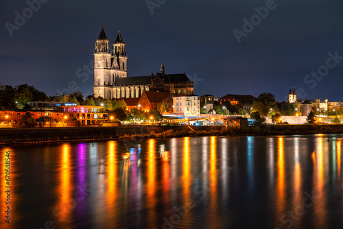 Magdeburger Dom bei Nacht