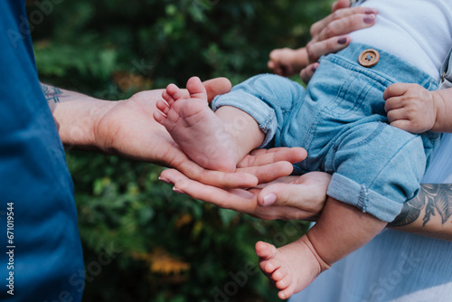 dziecko, ciąża, noworodek, oczekiwanie, ciążowy brzuszek, child, pregnancy, newborn, waiting, pregnant belly, stopa, dzieci, bobasy, noga, ciało, palce, palec, dzieciństwo, mama