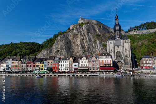 Miasto Dinant w Belgii, Walonia. Rzeka Moza.