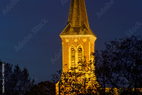 Zachodnio Europejski kościół nocą, Belgia.