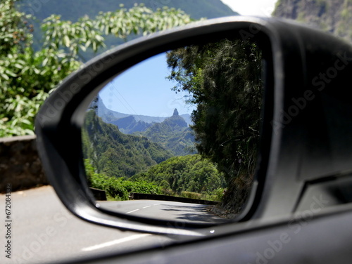 Epic roadtrip in Cilaos circus, view of mountains in the wing mirror