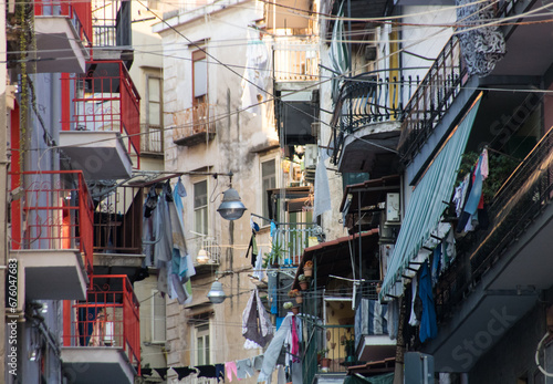 Balcon dans une rue à Naples en italie 