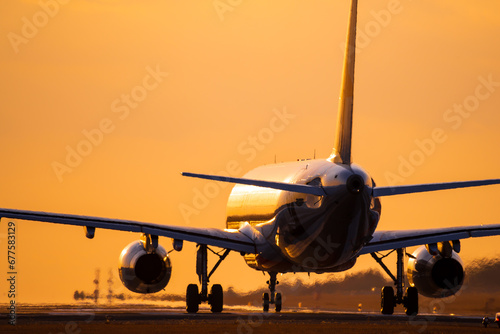 最高に美しい夕焼けに映える飛行機 An airplane that stands out against the most beautiful sunset 日本(秋)2023年1月 Japan (Autumn) January 2023 九州・熊本県(阿蘇くまもと空港) Kyushu/Kumamoto Prefecture (Aso Kumamoto Airport)