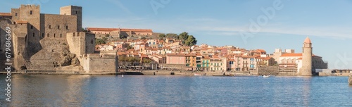 Panorama du Château royal et de l'église Notre-Dame des Anges à Collioure (66190) France