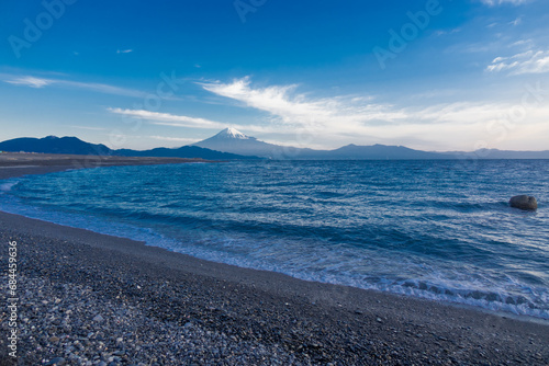 三保海岸から望む富士山 