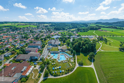 Ausblick über die Therme in Bad Endorf ins chiemgauer Alpenvorland