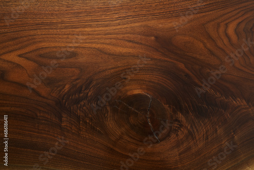 ウォールナットの天然木テーブル