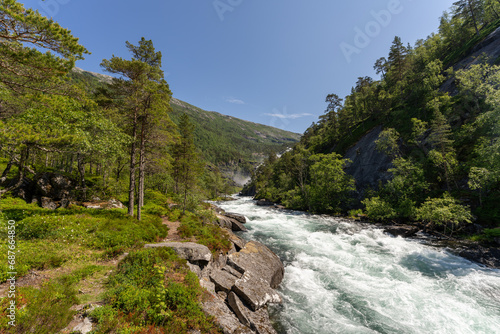 Husedalen, a valley on the western part of Hardangervidda and includes the lower part of the Kinsos valley, Ullensvang municipality, Vestland county. Kinso River