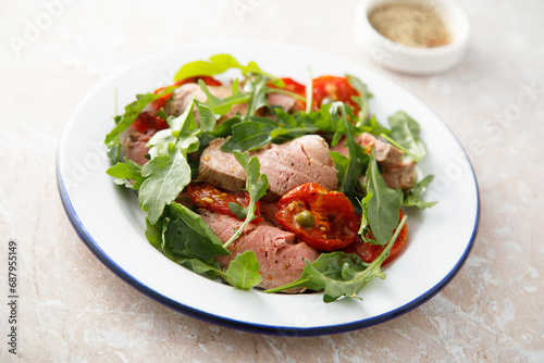 Arugula salad with roast beef and tomatoes