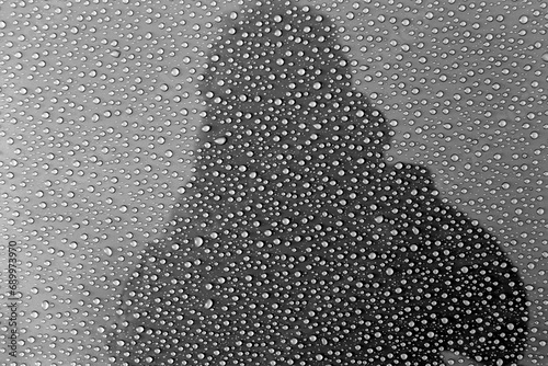 gouttes de pluie sur surface métallique hydrophobe 